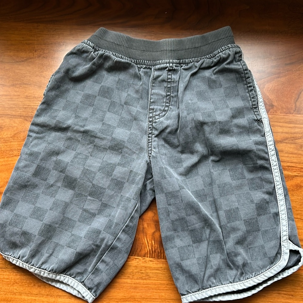 Tea collection grey checkered size 7 shorts